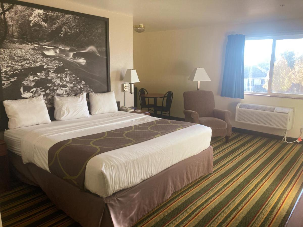 Super 8 By Wyndham Windsor Ξενοδοχείο Εξωτερικό φωτογραφία