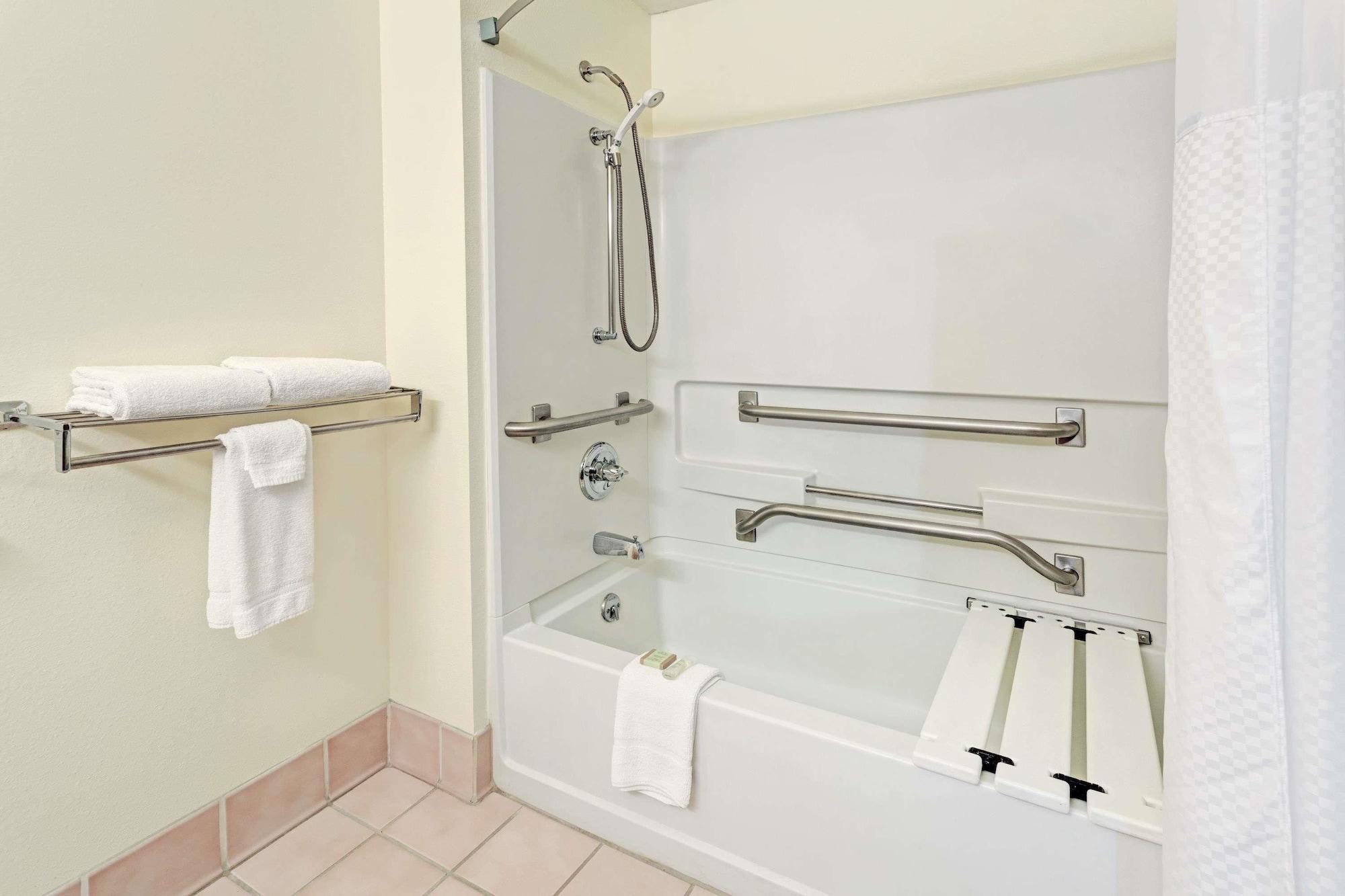 Super 8 By Wyndham Windsor Ξενοδοχείο Εξωτερικό φωτογραφία