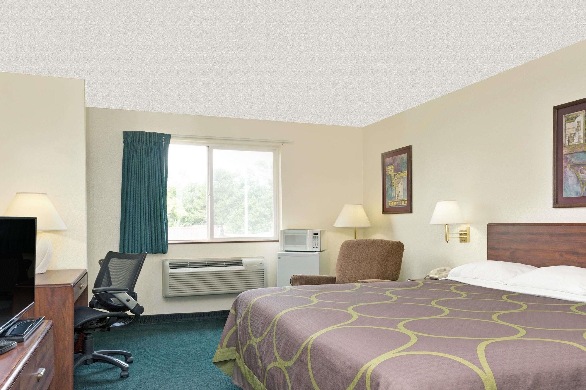 Super 8 By Wyndham Windsor Ξενοδοχείο Εξωτερικό φωτογραφία