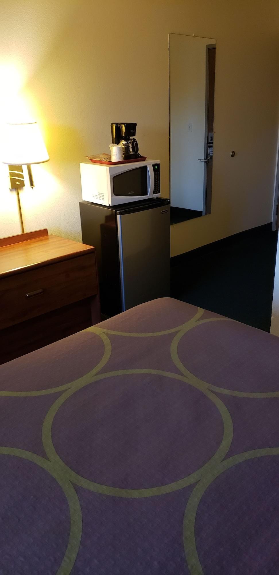 Super 8 By Wyndham Windsor Ξενοδοχείο Εξωτερικό φωτογραφία