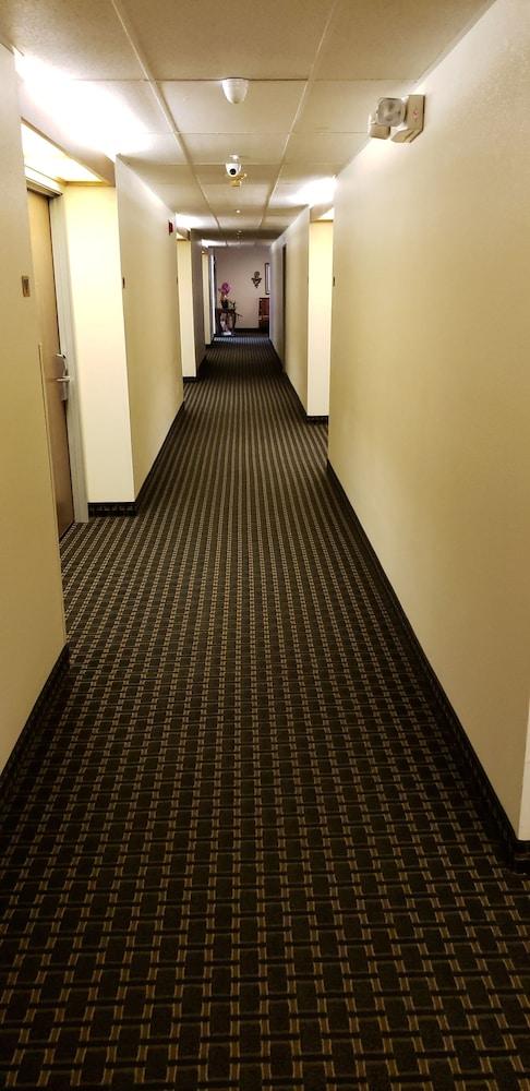 Super 8 By Wyndham Windsor Ξενοδοχείο Εξωτερικό φωτογραφία