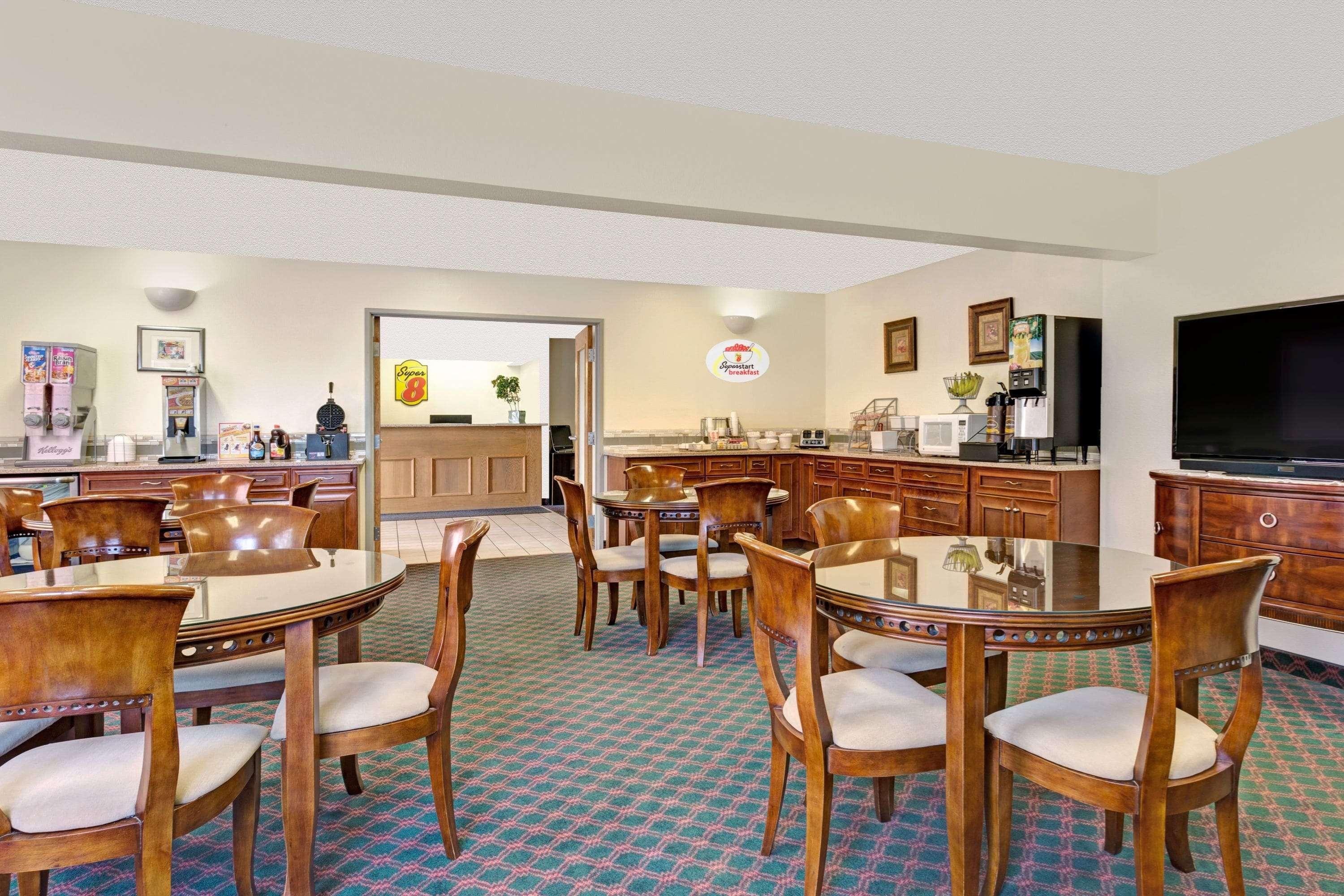 Super 8 By Wyndham Windsor Ξενοδοχείο Εξωτερικό φωτογραφία