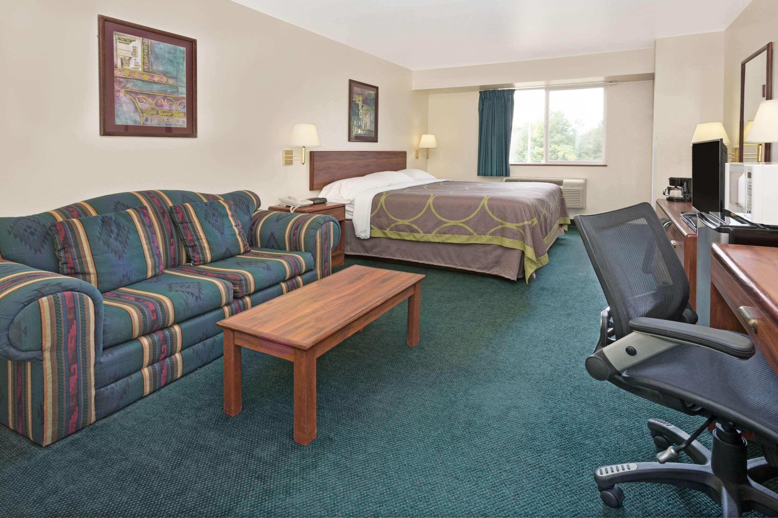 Super 8 By Wyndham Windsor Ξενοδοχείο Εξωτερικό φωτογραφία
