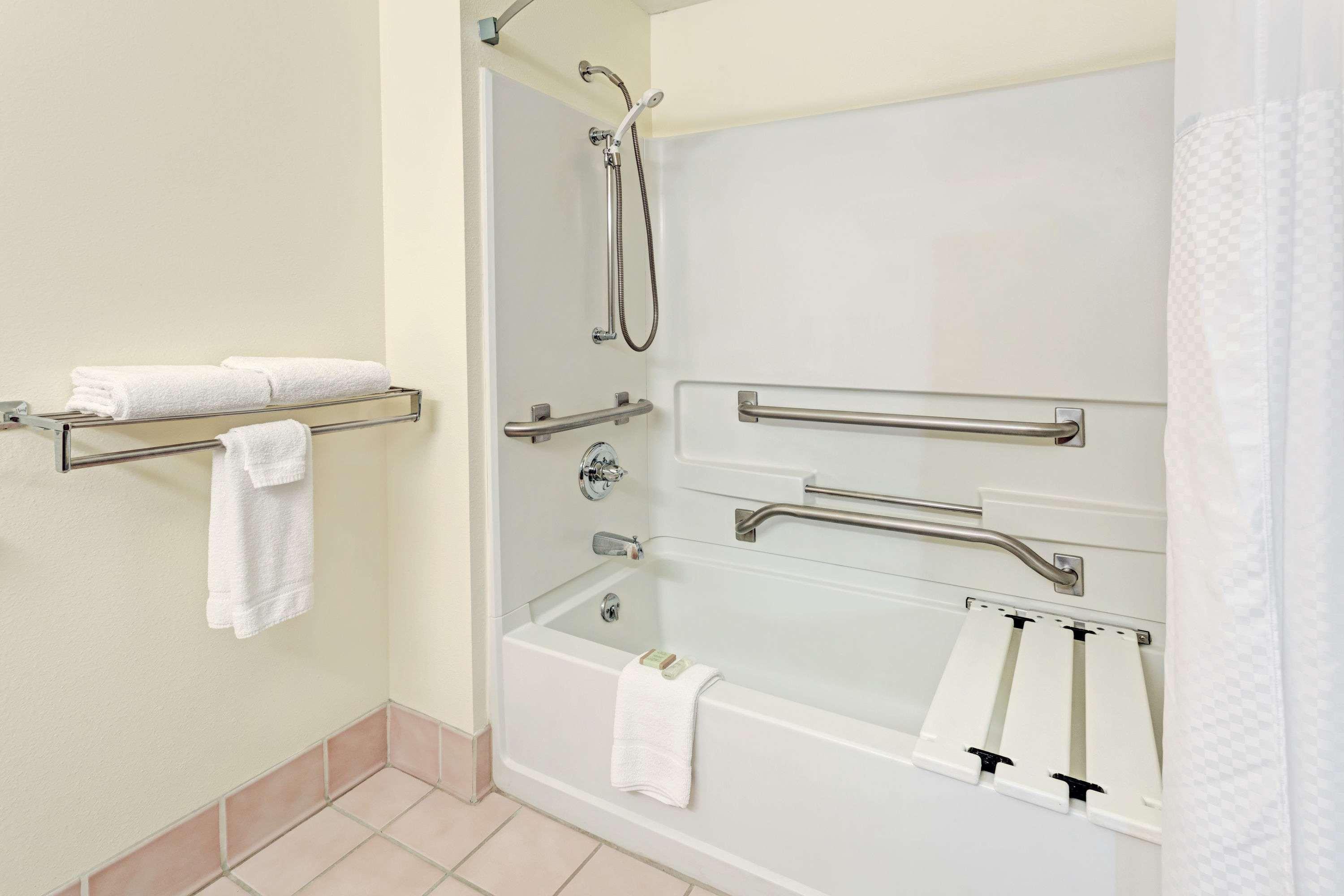 Super 8 By Wyndham Windsor Ξενοδοχείο Εξωτερικό φωτογραφία